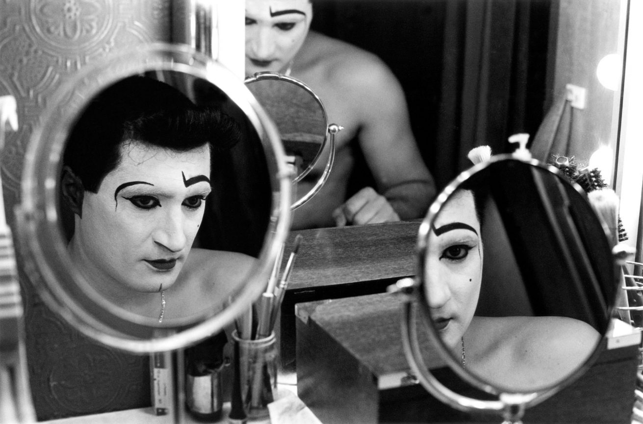 White Clown in the Mirror, 2003, © Loredana Nemes
